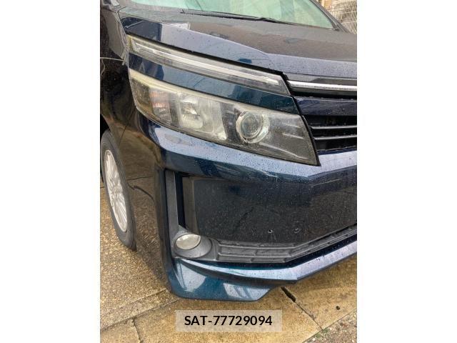 Toyota VOXY HYBRID 2014-04 8882948-3