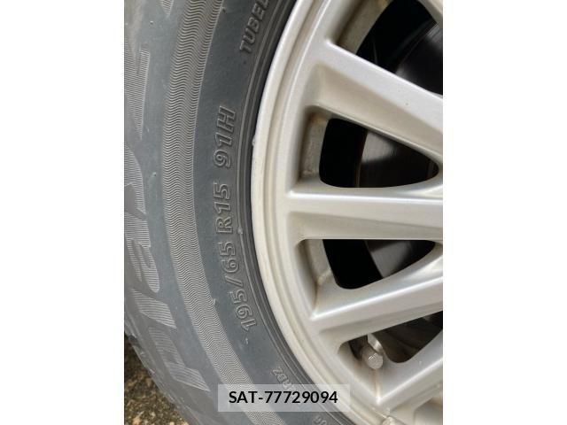 Toyota VOXY HYBRID 2014-04 8882948-5