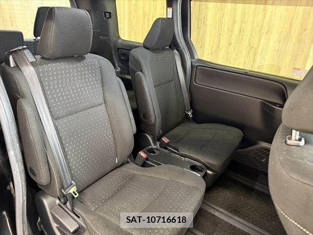 Toyota VOXY HYBRID 2018-04 8882941-10