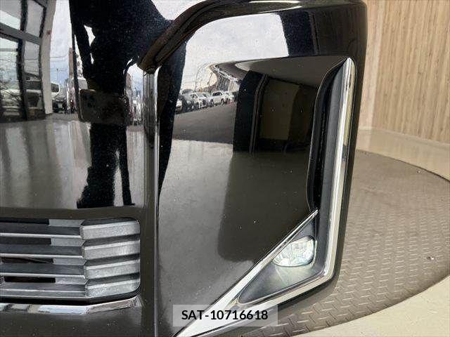 Toyota VOXY HYBRID 2018-04 8882941-15