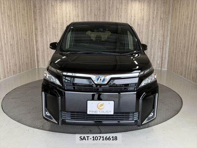 Toyota VOXY HYBRID 2018-04 8882941-17