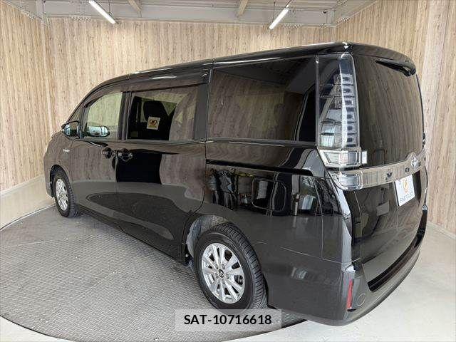 Toyota VOXY HYBRID 2018-04 8882941-22
