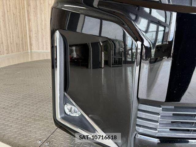 Toyota VOXY HYBRID 2018-04 8882941-27