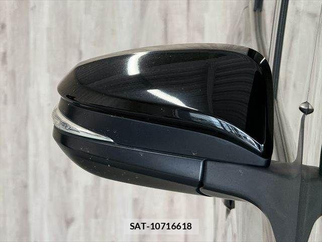 Toyota VOXY HYBRID 2018-04 8882941-28