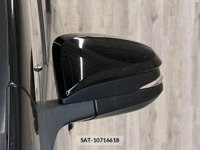 Toyota VOXY HYBRID 2018-04 8882941-29