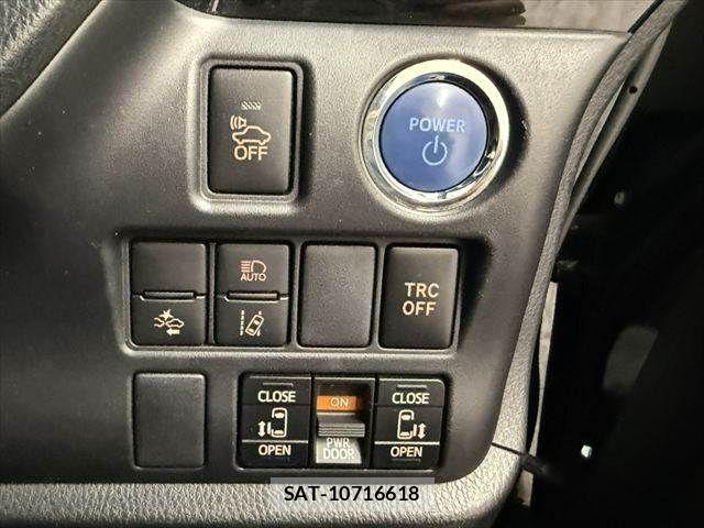 Toyota VOXY HYBRID 2018-04 8882941-8