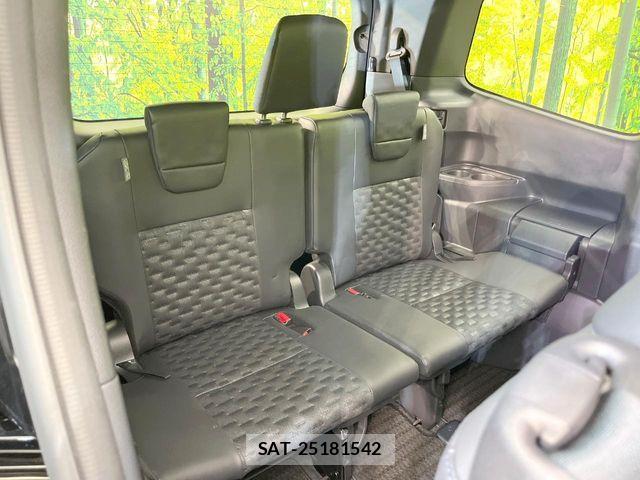 Toyota VOXY HYBRID 2022-10 8882924-9