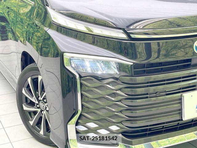Toyota VOXY HYBRID 2022-10 8882924-12