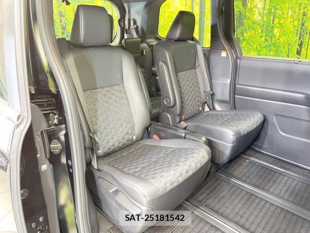 Toyota VOXY HYBRID 2022-10 8882924-8
