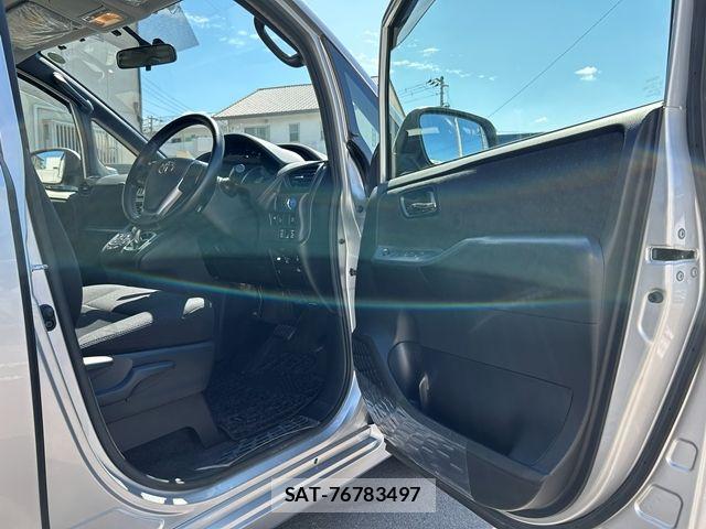 Toyota VOXY HYBRID 2015-11 8882945-14