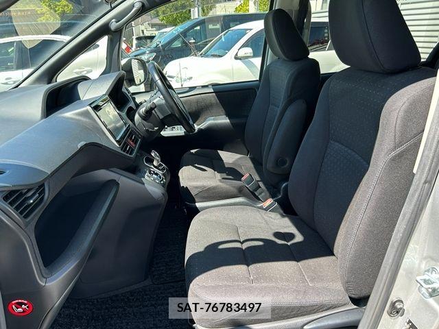 Toyota VOXY HYBRID 2015-11 8882945-16