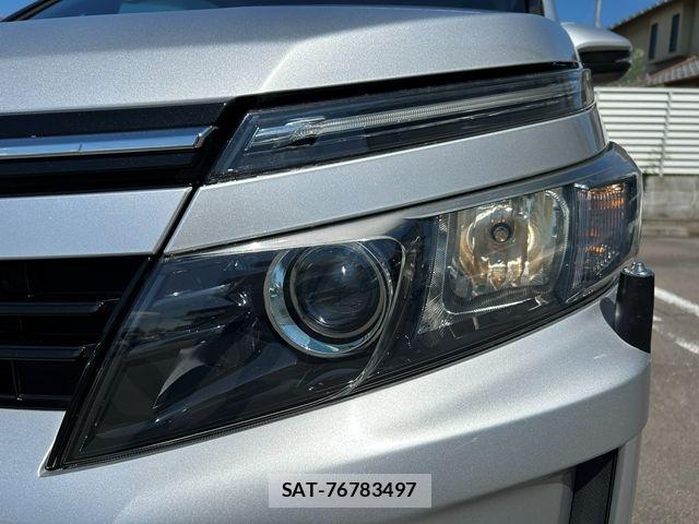 Toyota VOXY HYBRID 2015-11 8882945-24