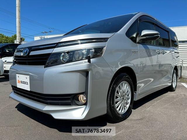 Toyota VOXY HYBRID 2015-11 8882945-3