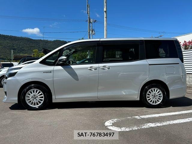 Toyota VOXY HYBRID 2015-11 8882945-4
