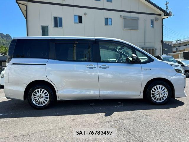 Toyota VOXY HYBRID 2015-11 8882945-5