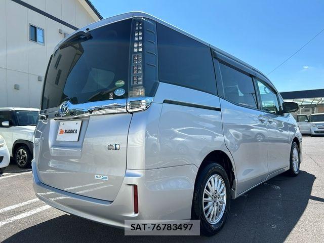 Toyota VOXY HYBRID 2015-11 8882945-6