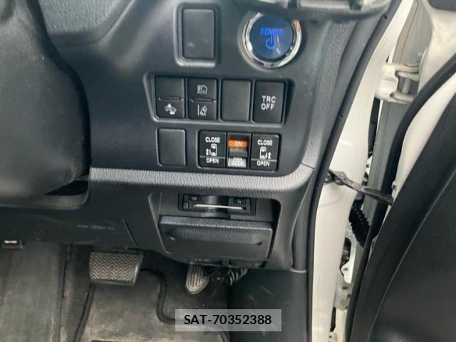 Toyota VOXY HYBRID 2019-11 8882938-17