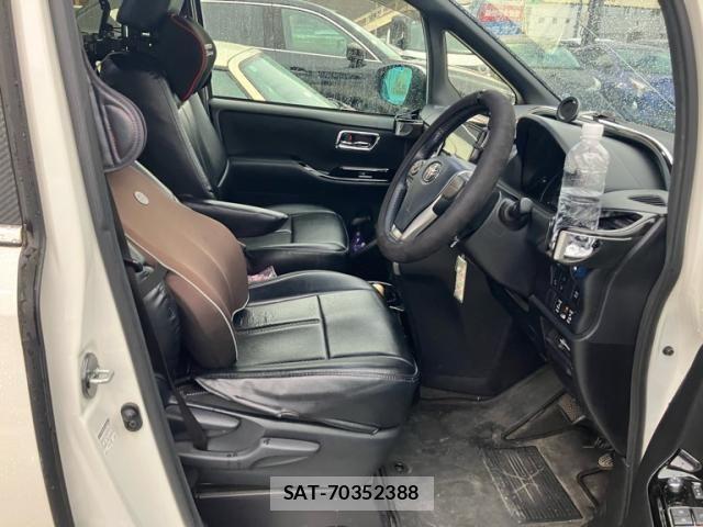 Toyota VOXY HYBRID 2019-11 8882938-18