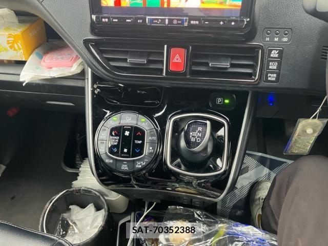Toyota VOXY HYBRID 2019-11 8882938-23
