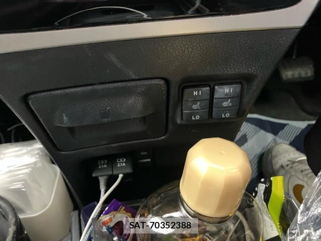 Toyota VOXY HYBRID 2019-11 8882938-24