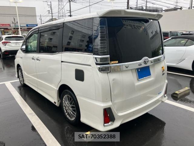 Toyota VOXY HYBRID 2019-11 8882938-3