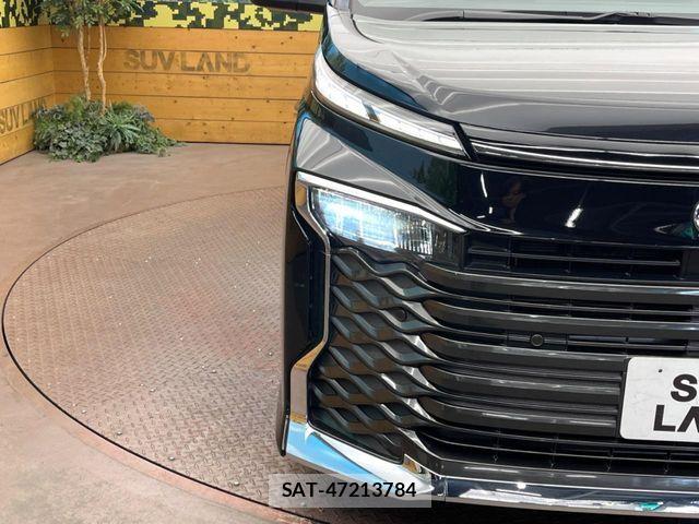 Toyota VOXY HYBRID 2022-04 8882928-11