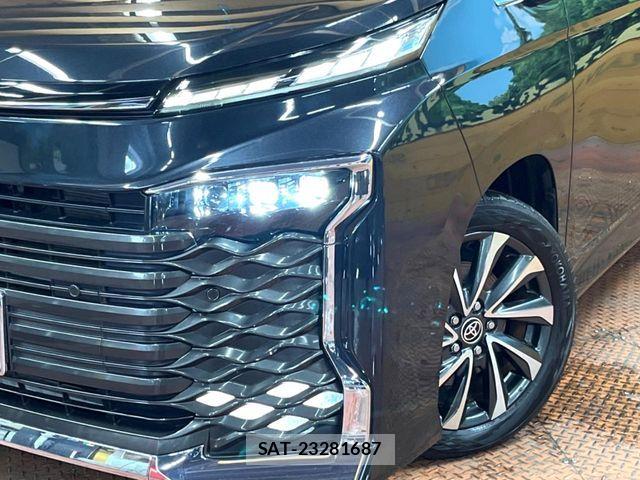 Toyota VOXY HYBRID 2023-03 8882920-11