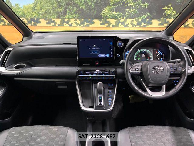Toyota VOXY HYBRID 2023-03 8882920-1