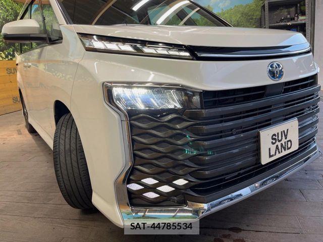 Toyota VOXY HYBRID 2022-04 8882926-11