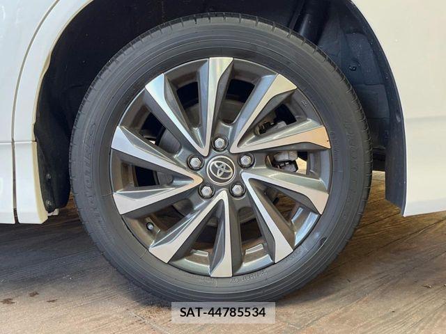 Toyota VOXY HYBRID 2022-04 8882926-12