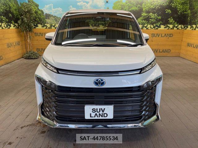 Toyota VOXY HYBRID 2022-04 8882926-13