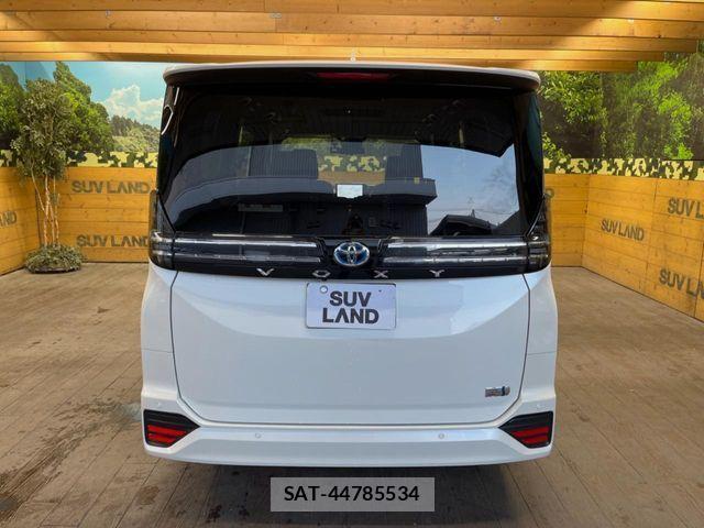Toyota VOXY HYBRID 2022-04 8882926-14