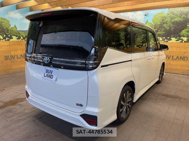 Toyota VOXY HYBRID 2022-04 8882926-16