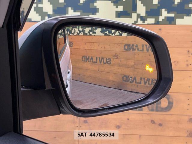 Toyota VOXY HYBRID 2022-04 8882926-5