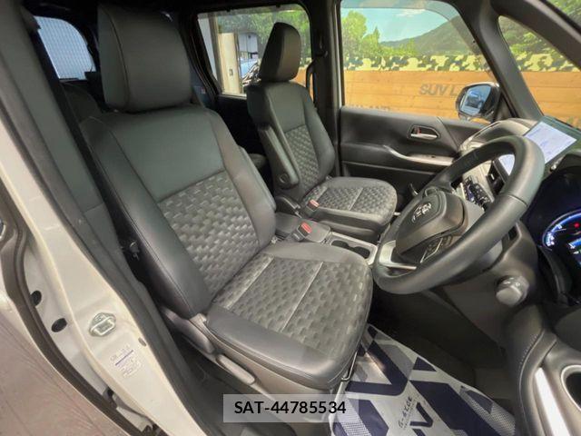 Toyota VOXY HYBRID 2022-04 8882926-6
