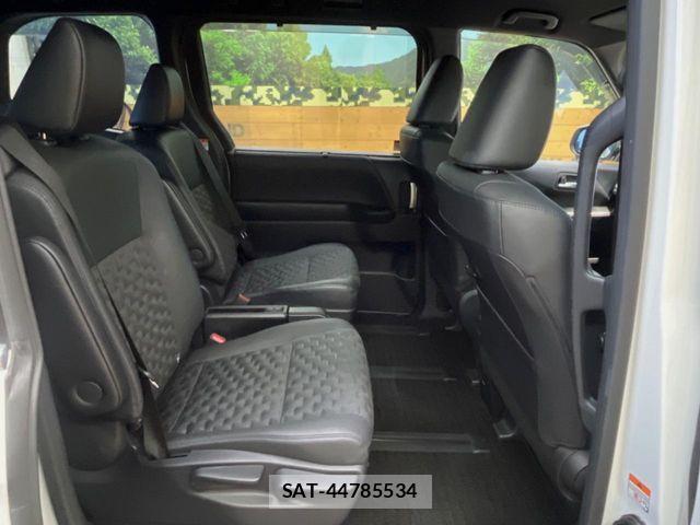 Toyota VOXY HYBRID 2022-04 8882926-7