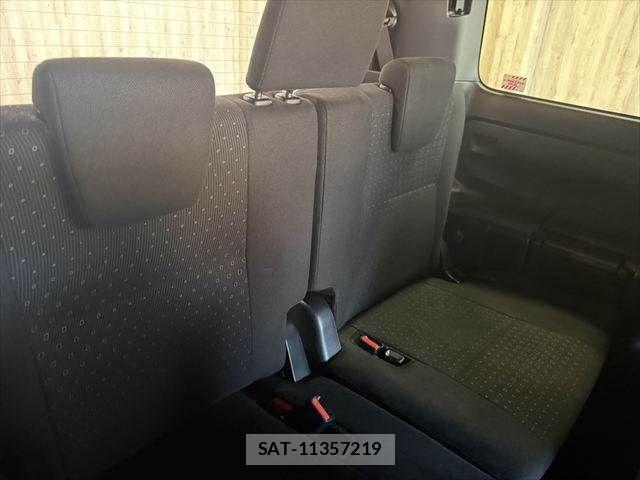 Toyota VOXY HYBRID 2018-10 8882939-10