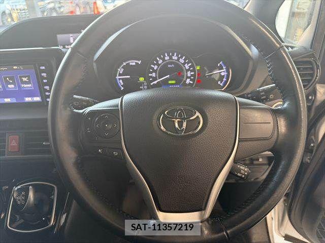 Toyota VOXY HYBRID 2018-10 8882939-12
