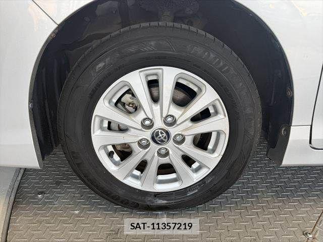 Toyota VOXY HYBRID 2018-10 8882939-15