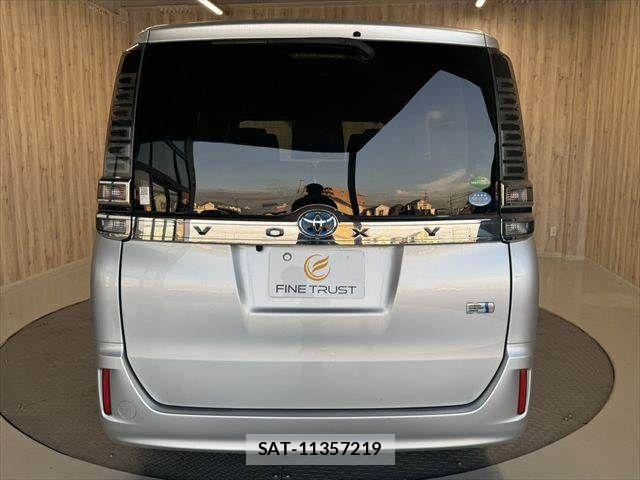 Toyota VOXY HYBRID 2018-10 8882939-20