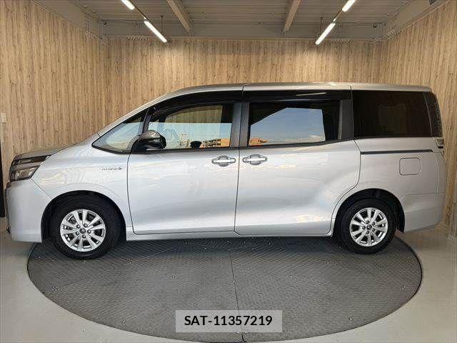 Toyota VOXY HYBRID 2018-10 8882939-22