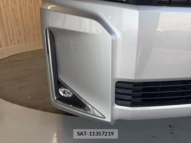 Toyota VOXY HYBRID 2018-10 8882939-24