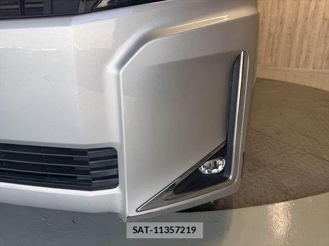 Toyota VOXY HYBRID 2018-10 8882939-26