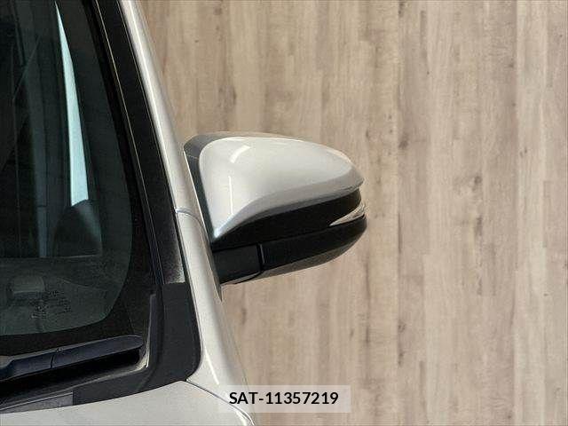 Toyota VOXY HYBRID 2018-10 8882939-28