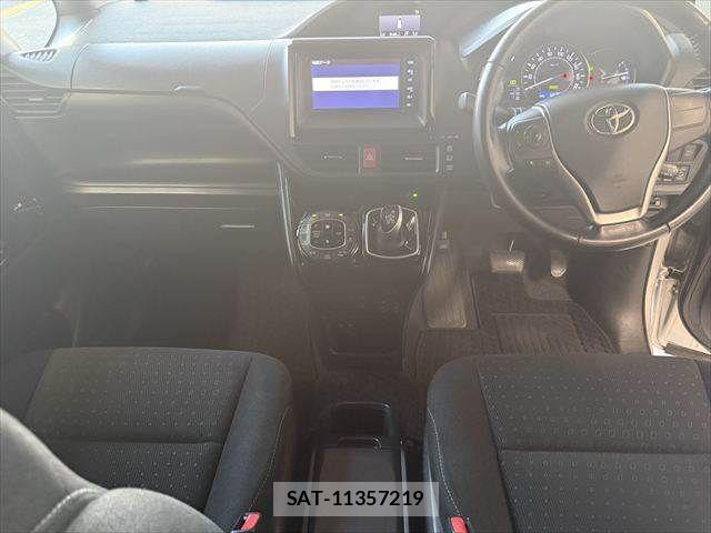 Toyota VOXY HYBRID 2018-10 8882939-2