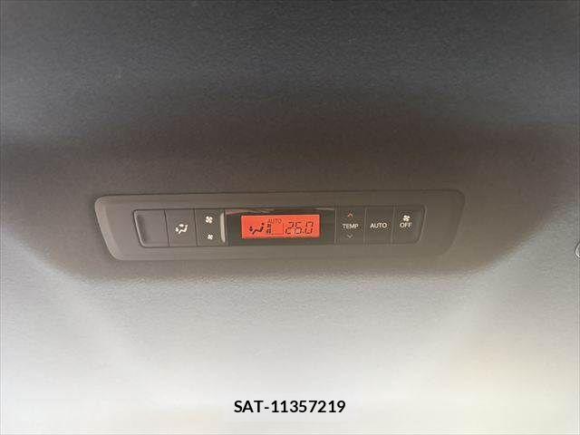 Toyota VOXY HYBRID 2018-10 8882939-6