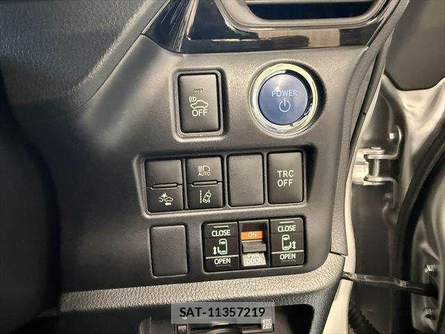 Toyota VOXY HYBRID 2018-10 8882939-7