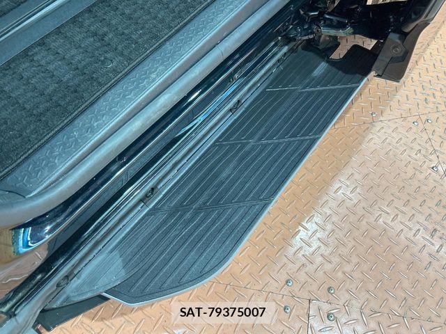 Toyota VOXY HYBRID 2023-07 8882921-11