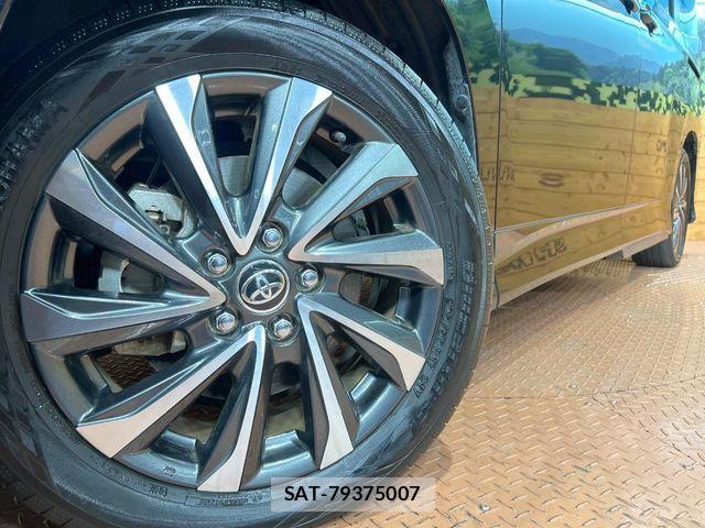 Toyota VOXY HYBRID 2023-07 8882921-12