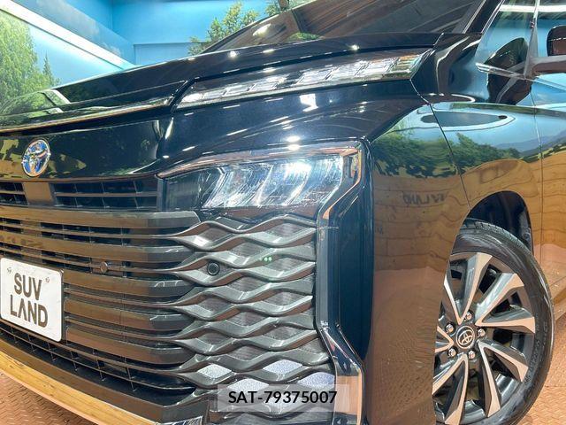 Toyota VOXY HYBRID 2023-07 8882921-13